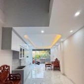 Bay Nhanh - Chủ hạ sốc 500tr!!! Nhà cực đẹp - Đối diện Aeon Mall - 36m2 - chỉ 5.7 tỷ
