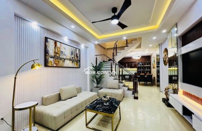 BÁN GẤP NHÀ ĐẸP - LÔ GÓC HOÀNG QUỐC VIỆT  40M X 5T Ô TÔ-  KD- 9.8 TỶ