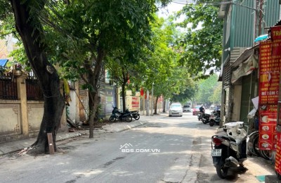 Bán Nhà Phố Chùa Láng - 2 Thoáng - Ở Ngay - Full Nội Thất - 46m, 4Tầng - Chỉ 10.9 Tỷ.
