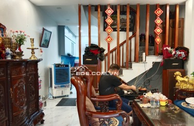 Nhà Đẹp Ô TÔ Đỗ Cửa Nguyễn Chính, Hoàng Mai 48m, 2 tầng, mt 5m, giá 3.35 tỷ.
