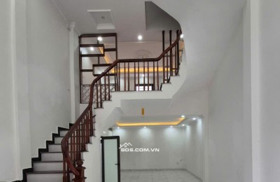 chỉ nhỉnh 5 tỷ (CTL) có nhà gần thị trấn văn điển, thanh trì,40m*5 tầng, full công năng.