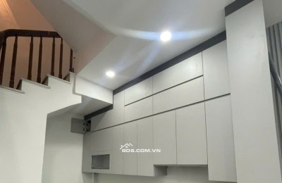 Bán nhà  ngũ hiệp, Thanh Trì,5 tầng ,mới koong, ô tô đỗ cửa,kinh doanh nhỏ chỉ nhỉnh 5đ