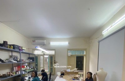Cho thuê nhà 4 tầng tại ngõ 84 Ngọc Khánh , Ba Đình. Nhà rộng thoáng, ngõ nông ô tô đỗ cửa. Chỉ 12tr