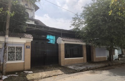 Cho thuê biệt thự và kho 845m2 ngã tư Ga Quận 12