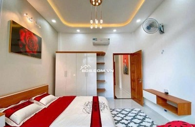Cần bán gấp nhà 2 lầu ngay trung tâm Thủ Dầu Một