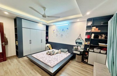 Nhà Lạc Long Quân! Diện tích 32m, 5 tầng, mặt tiền 5m!