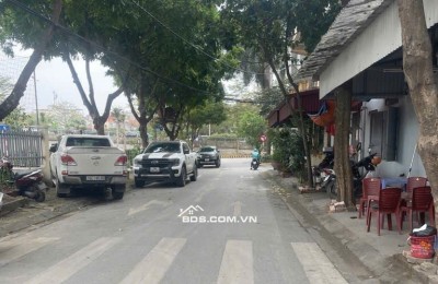 NHA DAN XAY- O TO DE NGAY DEM - GIAO THONG THUAN TIEN