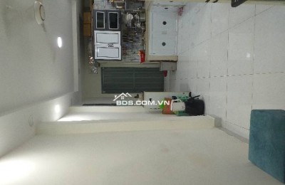 NHÀ 4 MẶT HẺM. VỊ TRÍ VIP _1BƯỚC RA MẶT TIỀN. CHỈ 10M LÊN XE HƠI.