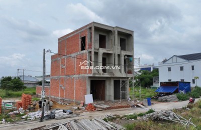 CẦN TIỀN BÁN RẺ _ LÔ ĐẤT gần ủy ban Tương Bình Hiệp.