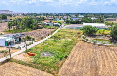 CẦN RA GẤP LÔ ĐẤT TẠI ĐƯỜNG NGUYỄN TRUNG TRỰC NGAY TT BẾN LỨC LONG AN