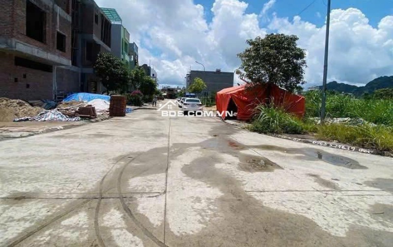 Ra hàng siêu phẩm 1 lô Green Park Cẩm Phả DT 80m 2 mặt tiền quay vườn hoa