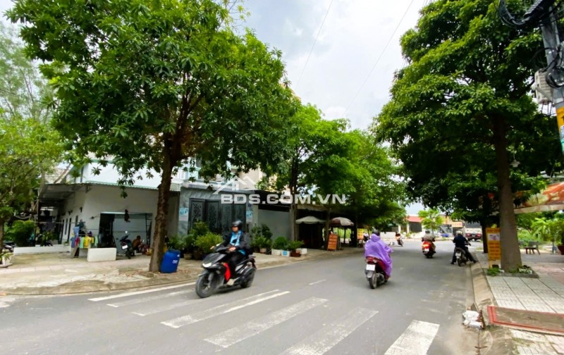 Bán nhà mặt tiền 114m2 (5x23m), 3 tầng 4PN, KDC Nam Khang, Long Trường, Q9, chỉ 9.7 tỷ