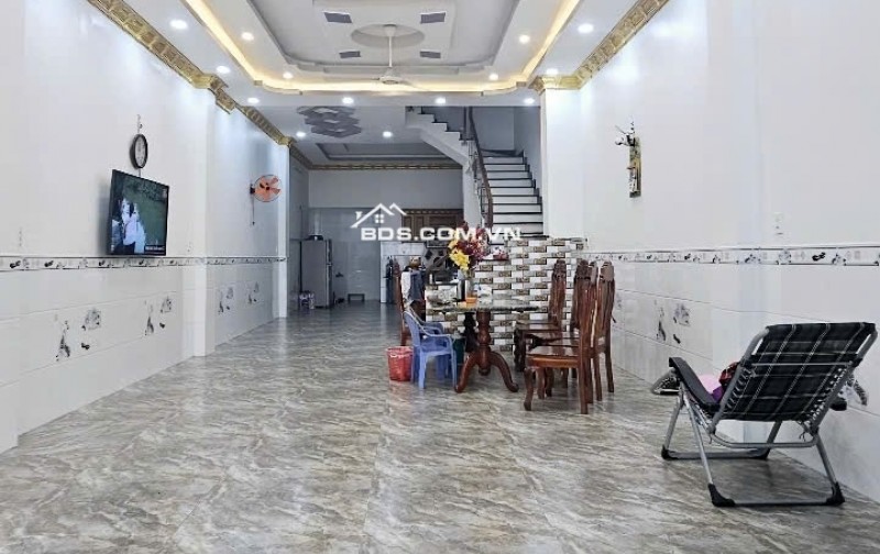 Bán nhà mặt tiền 114m2 (5x23m), 3 tầng 4PN, KDC Nam Khang, Long Trường, Q9, chỉ 9.7 tỷ