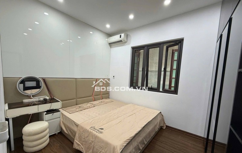 Nhà Đẹp Ở Luôn, Đường Hoàng Mai 26m, 5 tầng, mt 5.2m, giá 5.1 tỷ.