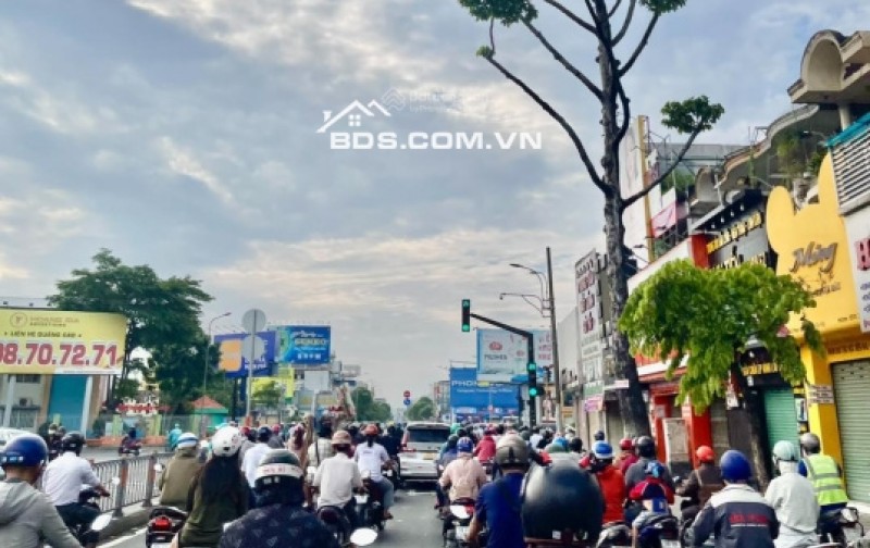 Bán nhà mặt tiền đường Lê Quang Định Quận Gò Vấp DTSD: 300m2, nhà 3 tầng giá 21 tỷ