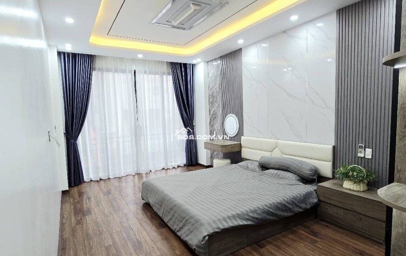   Bán Nhà Phố Thạch Bàn - Thang Máy - Vị Trí Vàng kết nối đi các tỉnh! 