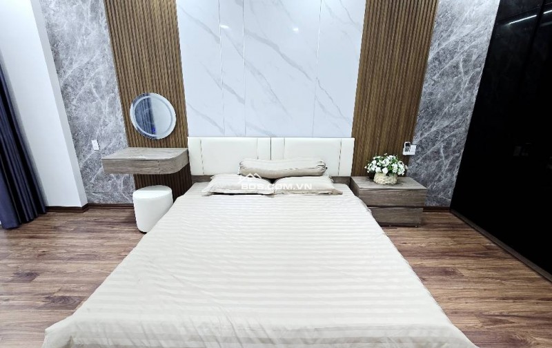   Bán Nhà Phố Thạch Bàn - Thang Máy - Vị Trí Vàng kết nối đi các tỉnh! 