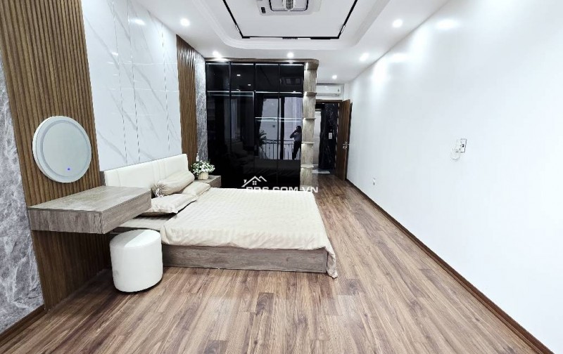   Bán Nhà Phố Thạch Bàn - Thang Máy - Vị Trí Vàng kết nối đi các tỉnh! 