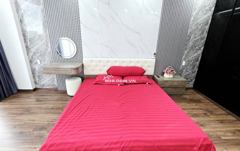   Bán Nhà Phố Thạch Bàn - Thang Máy - Vị Trí Vàng kết nối đi các tỉnh! 