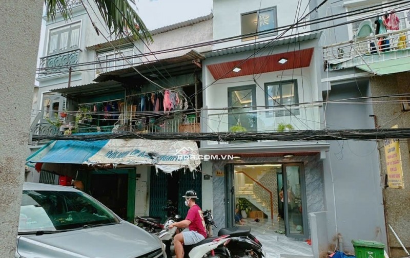 Nhanh mới kịp! Chỉ 3.6 tỉ sở hữu nhà mặt tiền Trần Văn Đang P.11 Q.3 3.3x5 T2L