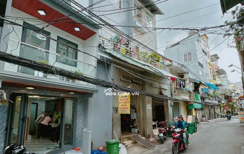 Nhanh mới kịp! Chỉ 3.6 tỉ sở hữu nhà mặt tiền Trần Văn Đang P.11 Q.3 3.3x5 T2L