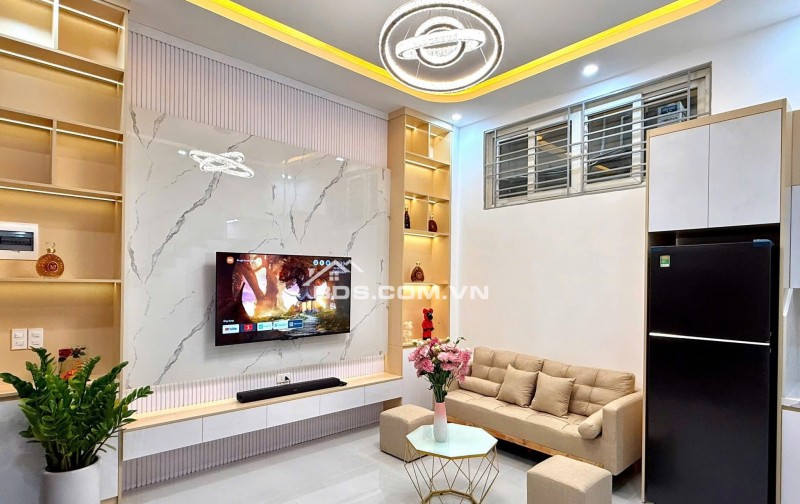 Nhà Đẹp Ở Luôn Thịnh Quang, Đống Đa 31m, 5 tầng, mt 3.5m, giá 7.88 tỷ