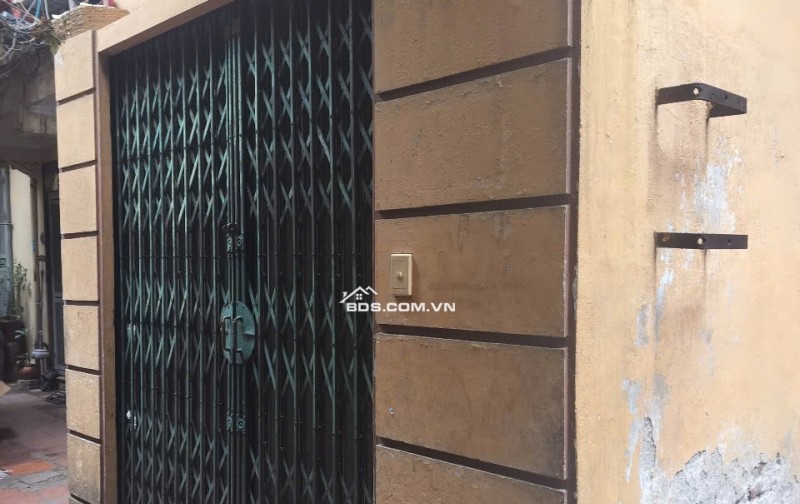 Bán nhà phố Hàn Thuyên - sát phố cổ, cách mặt phố 20m - lô góc chỉ 250tr/m2