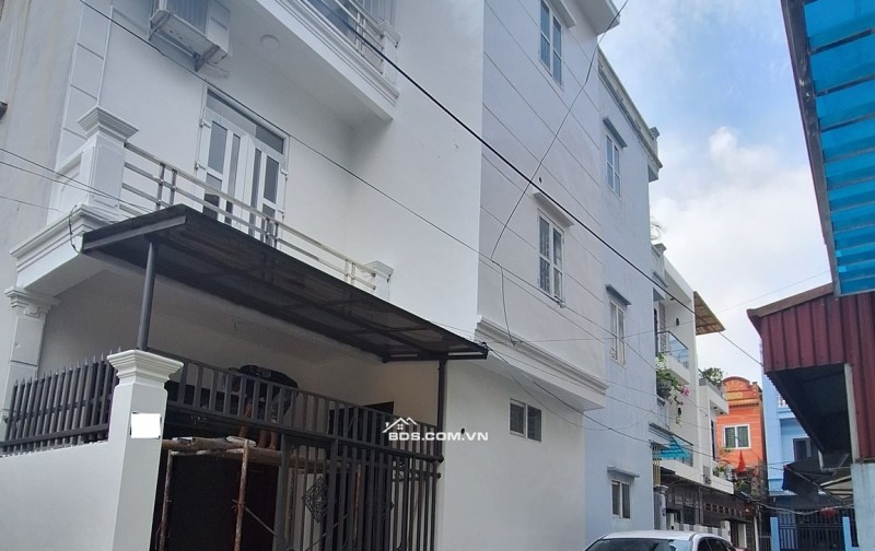 BÁN NHÀ 2.18 TỶ 3 TẦNG 42M2 Ô TÔ ĐỖ CỬA NGÕ GIẢI PHÓNG