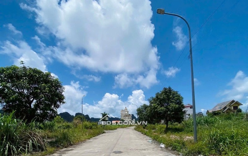 Ra hàng siêu phẩm 1 lô Green Park Cẩm Phả DT 80m 2 mặt tiền quay vườn hoa