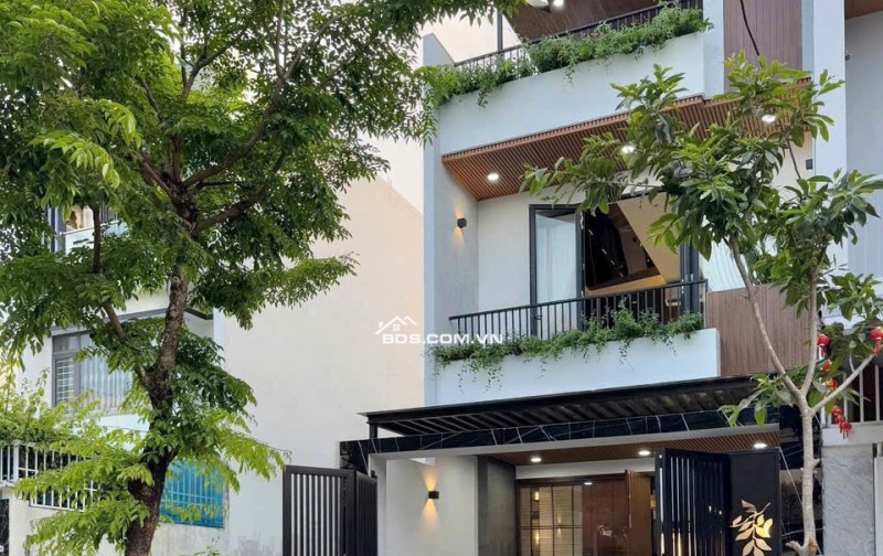 NHÀ ĐẸP 3 TẦNG NGAY TRUNG TÂM HÒA XUÂN, MẶT TIỀN ĐƯỜNG 7,5M