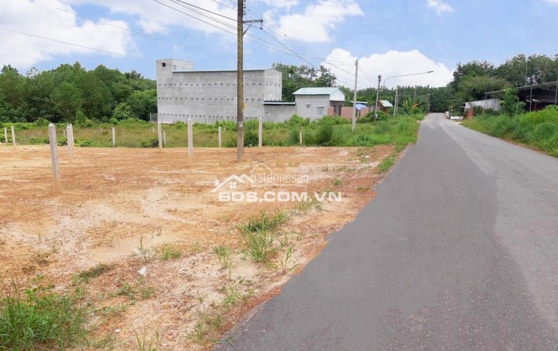 BÁN 4.500M2 GIÁ 150 TRIỆU GỌI O93.888.9O35 ĐẤT GẦN KCN SHR BAO MỌI PHÍ SANG TÊN
