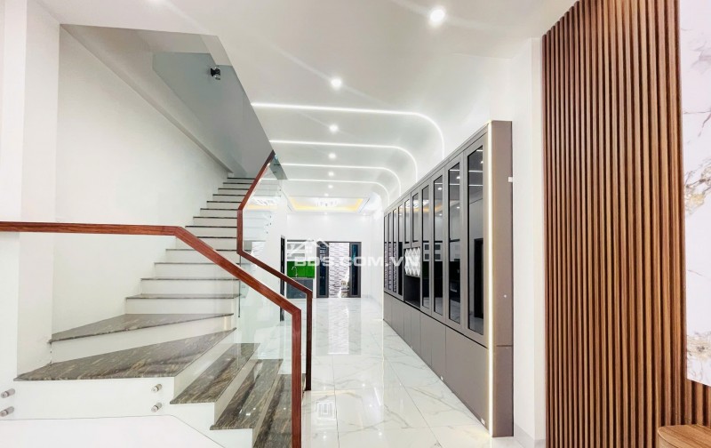 BÁN NHÀ SIÊU ĐẸP 3.55 TỶ 3 TẦNG 91M2 CÓ SÂN Ô TÔ KHU LỘC VƯỢNG