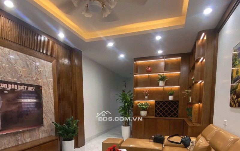 Nhỉnh 9 Tỷ - Oto - Thang Máy -  Full Nội Thất - Trung Tâm Quận Thanh Xuân - 36m, 6Tầng.
