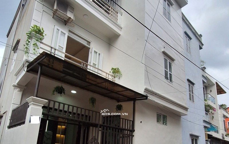 BÁN NHÀ 2.18 TỶ 3 TẦNG 42M2 Ô TÔ ĐỖ CỬA NGÕ GIẢI PHÓNG