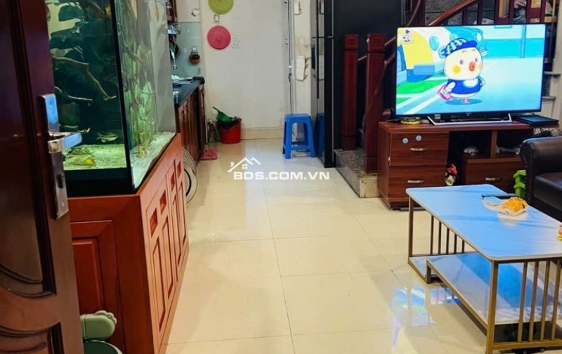 BÁN NHÀ 5 TẦNG, NGÕ RỘNG, TRUNG TÂM THẠCH BÀN – FULL NỘI THẤT – CHỈ 5.XX TỶ