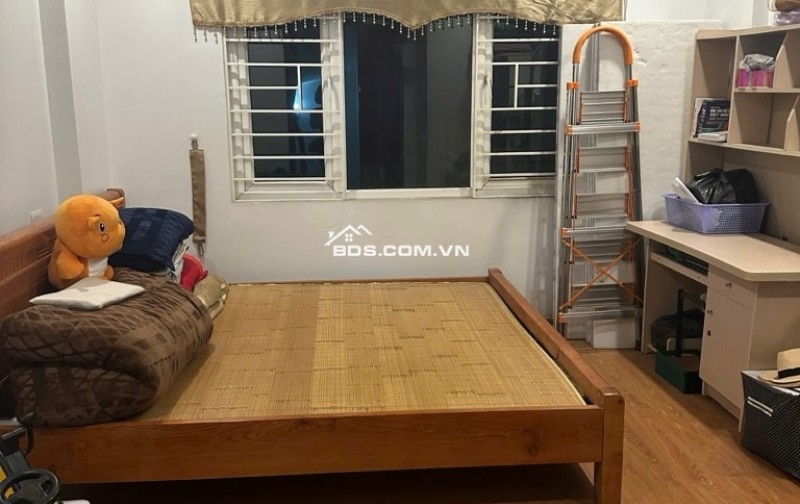BÁN NHÀ 5 TẦNG, NGÕ RỘNG, TRUNG TÂM THẠCH BÀN – FULL NỘI THẤT – CHỈ 5.XX TỶ