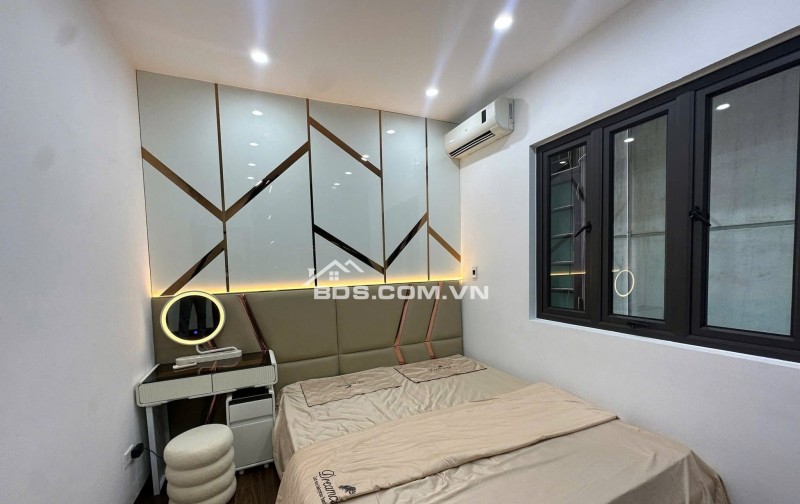 Nhà Đẹp Ở Luôn, Đường Hoàng Mai 26m, 5 tầng, mt 5.2m, giá 5.1 tỷ.