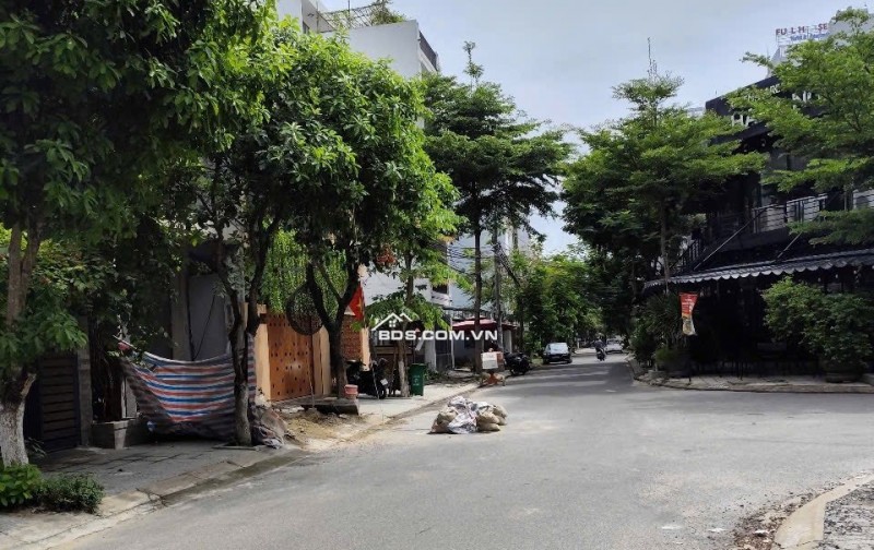 LÔ ĐẤT VUÔNG VỨC NGAY ĐƯỜNG LÊ NINH - SÁT PHẠM VĂN ĐỒNG