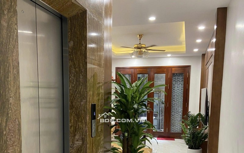 Nhỉnh 9 Tỷ - Oto - Thang Máy -  Full Nội Thất - Trung Tâm Quận Thanh Xuân - 36m, 6Tầng.
