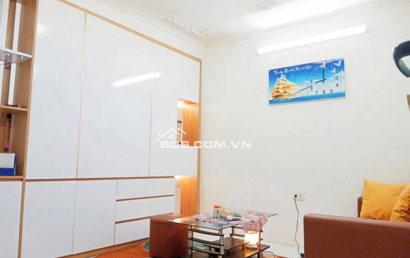 Nhà Đẹp Gần Đường Ô TÔ Tôn Đức Thắng, Đống Đa 40m, mt 4m, giá 3,1 tỷ.