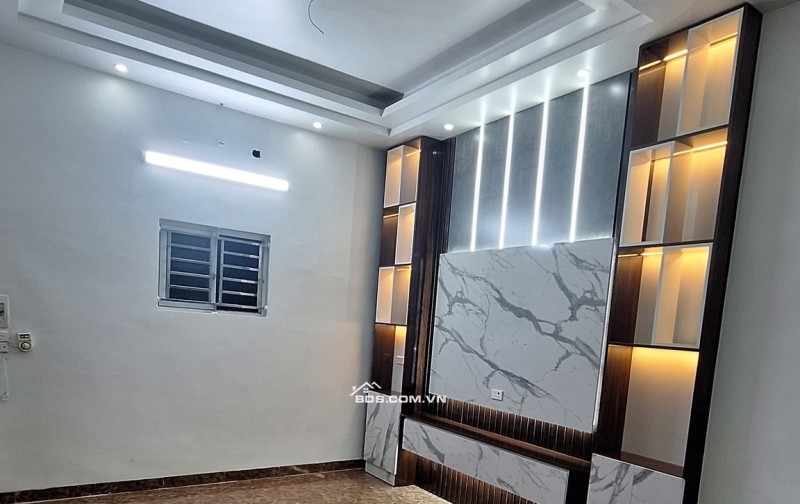 BÁN NHÀ 2.18 TỶ 3 TẦNG 42M2 Ô TÔ ĐỖ CỬA NGÕ GIẢI PHÓNG