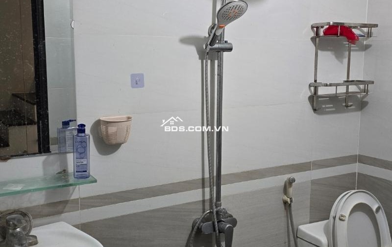 Bán nhà Minh Khai, đối diện Hòa Bình 7, sổ 42 m2, giá chào 6,15 tỷ.