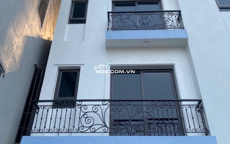  BÁN NHÀ 5 TẦNG ĐẸP – NGÕ RIÊNG – VIEW THOÁNG – GẦN Ô TÔ – THẠCH BÀN, LONG BIÊN