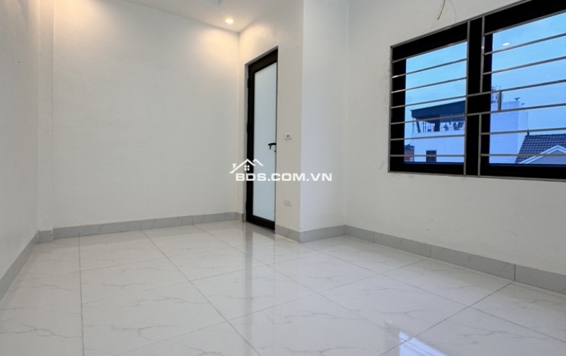  NHÀ MỚI ĐẸP – GẦN HỒ – NGÕ THÔNG – TIỆN ÍCH NGẬP TRÀN – Ở NGAY - CỰ KHỐI LONG BIÊN