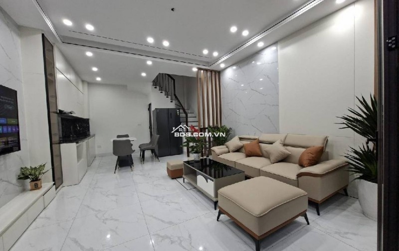 Bán nhà Ngõ 61 Lạc Trung, 38 m2, 5 tầng, gần khu phân lô, giao thông thuận tiện. 7,5 tỷ