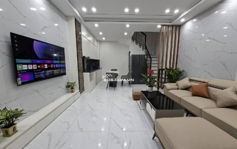 Bán nhà Ngõ 61 Lạc Trung, 38 m2, 5 tầng, gần khu phân lô, giao thông thuận tiện. 7,5 tỷ