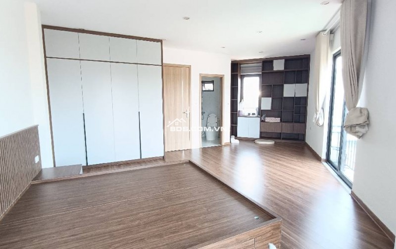  NHÀ MỚI ĐẸP LÔ GÓC – Ô TÔ VÀO NHÀ – THANG MÁY – FULL NỘI THẤT – TRUNG TÂM, THẠCH BÀN, LONG BIÊN 