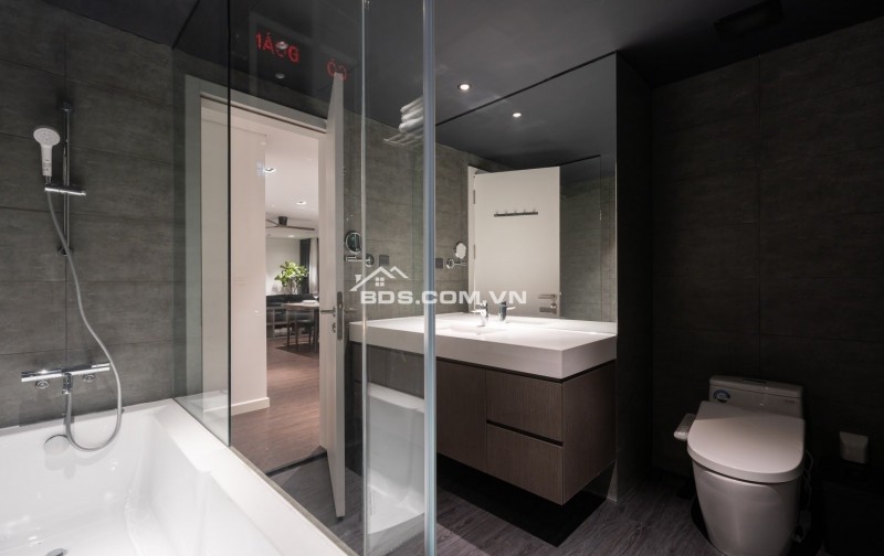 Dòng tiền 3,6 tỷ/năm- Bán tòa Apartment gần MP Liễu Giai 7 tầng- 120m2- 50 tỷ gara ô tô