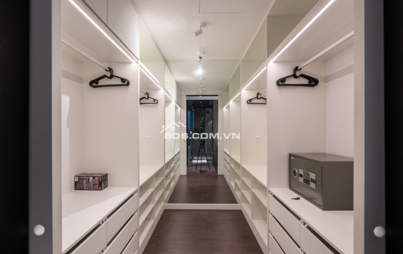 Dòng tiền 3,6 tỷ/năm- Bán tòa Apartment gần MP Liễu Giai 7 tầng- 120m2- 50 tỷ gara ô tô