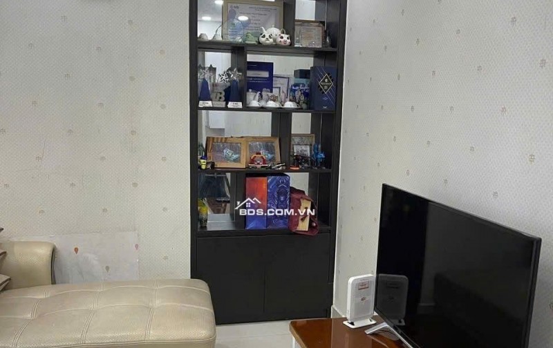 Bàu Cát II, Hồng Lạc, Tân Bình: 93m2,3p ngủ,2wc, 12tr/th